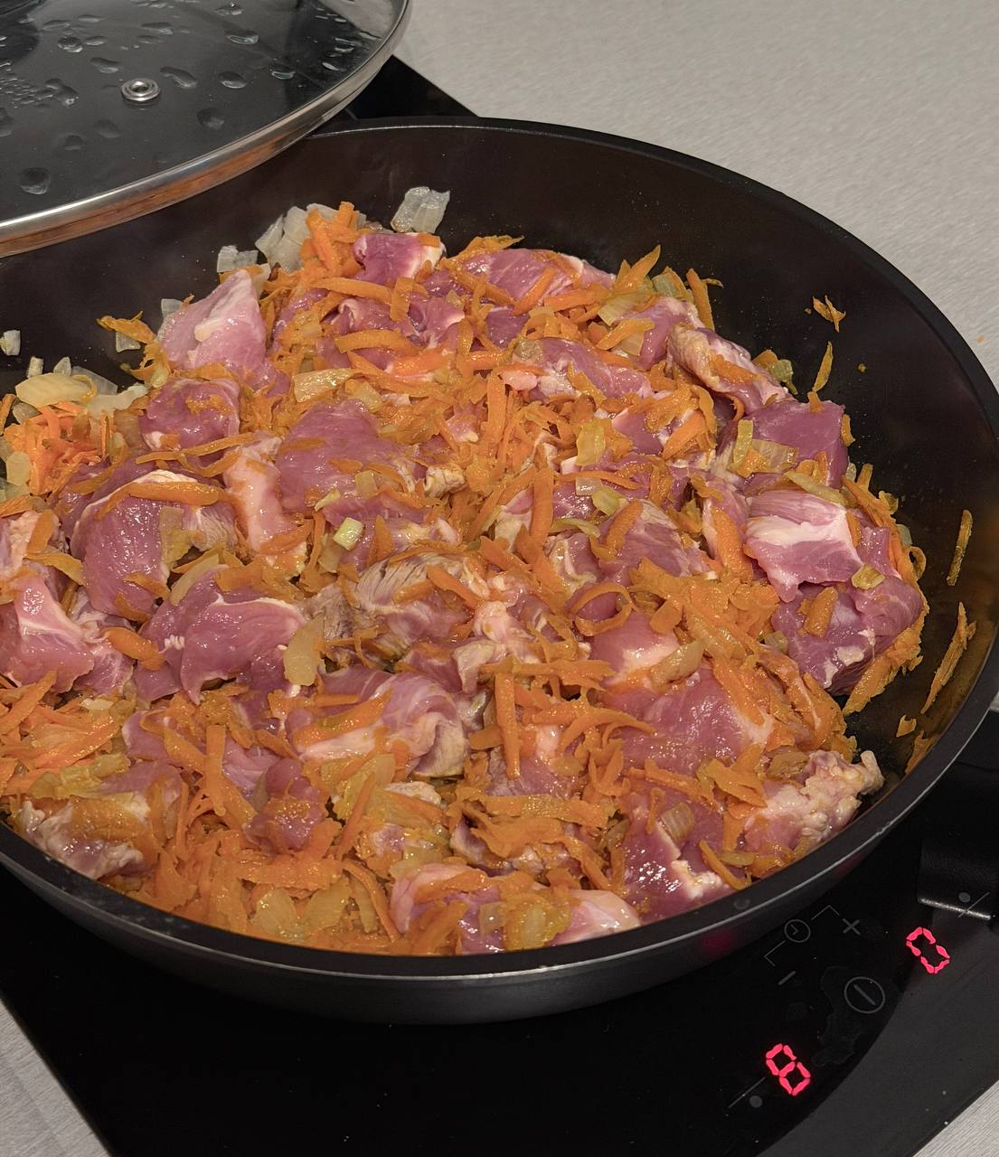 Гречка с мясом и овощами на одной сковороде: домашний сытный рецепт (фото)