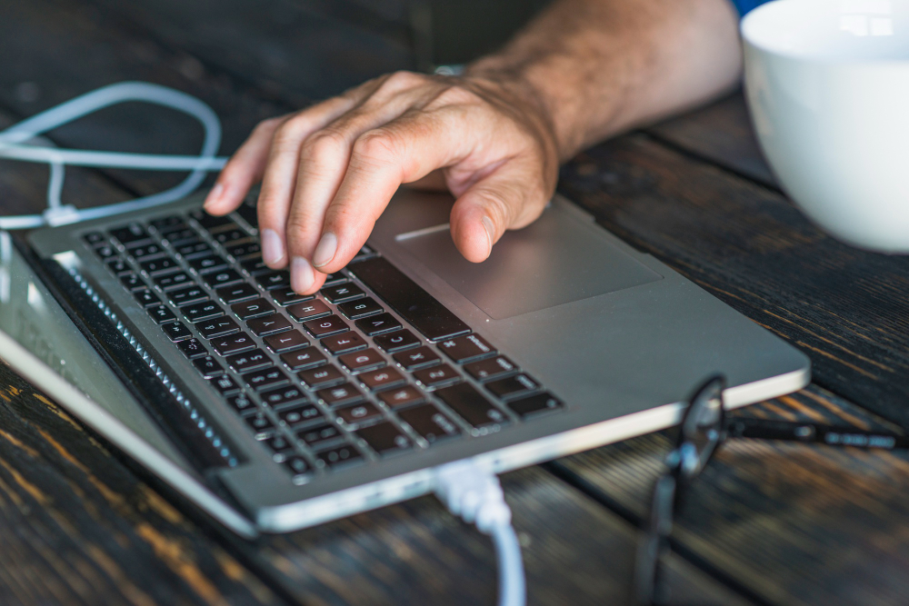 Забудьте о них навсегда. Вредные привычки, которые могут "убить" ваш ноутбук только так