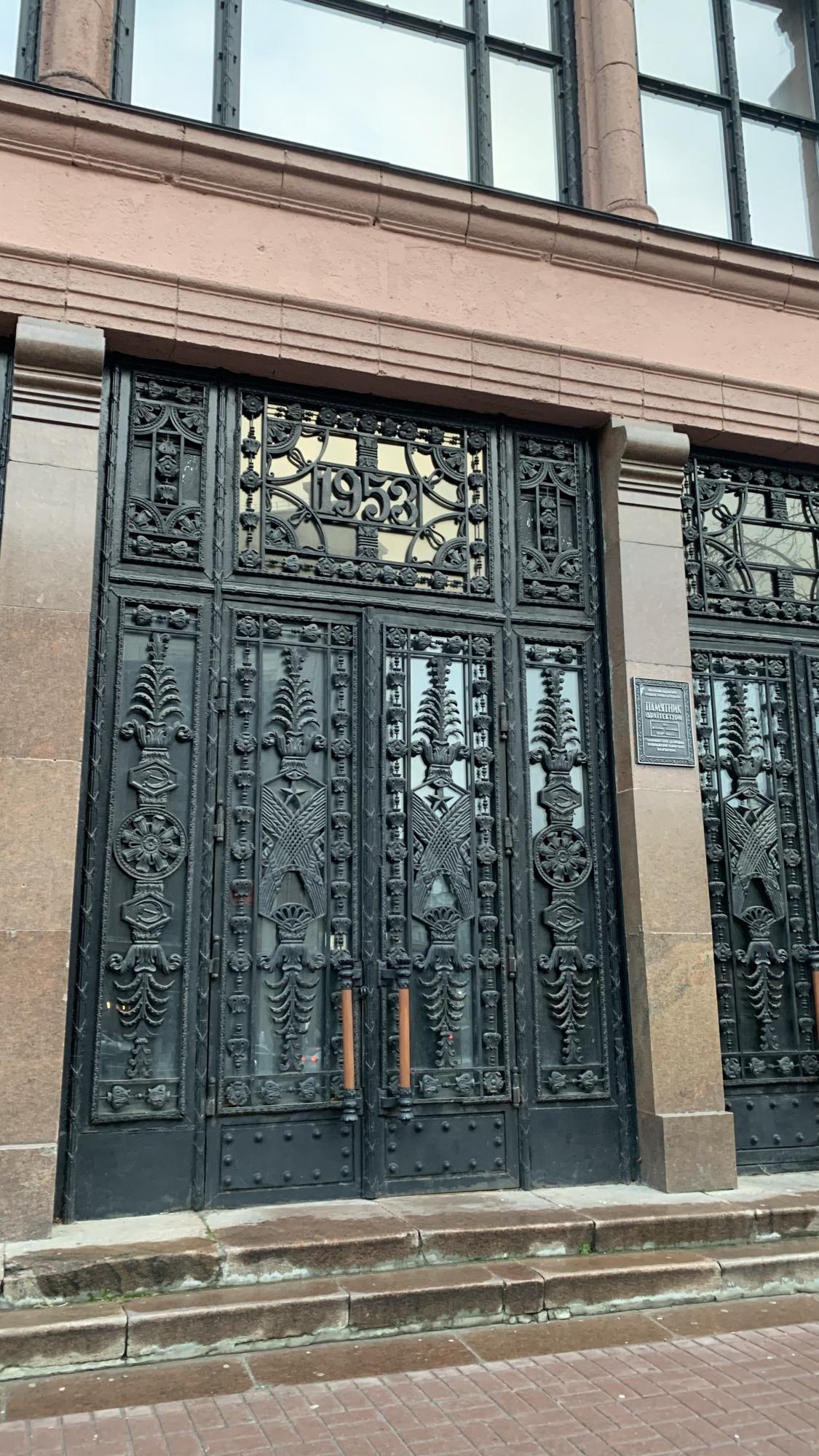 Магазини Bershka, Zara та Pull&Bear повертаються в Росію під новими іменами: що відомо