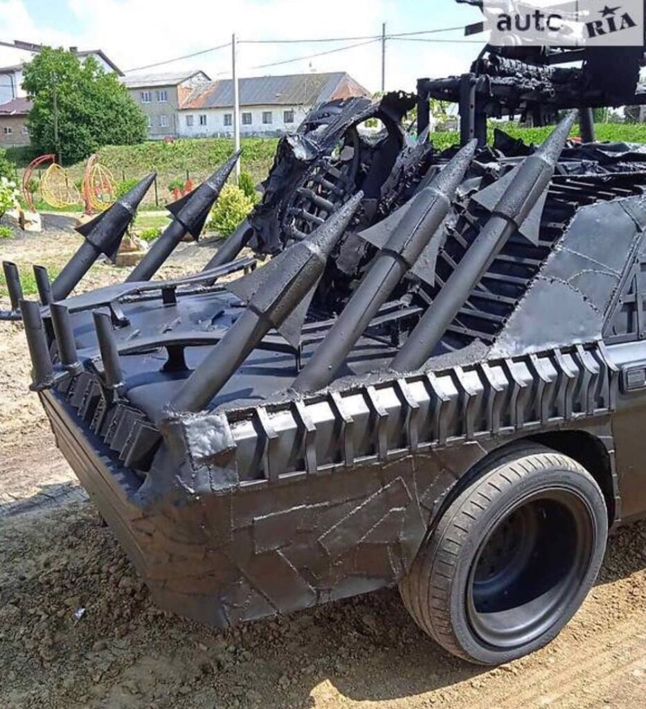 Украинский автолюбитель создал "монстра постапокалипсиса": как он выглядит