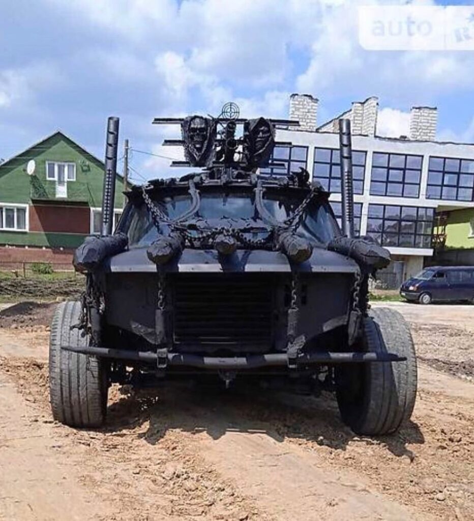 Украинский автолюбитель создал "монстра постапокалипсиса": как он выглядит