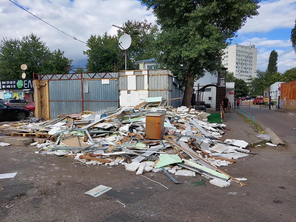 У Києві повністю "зачистили" ринок "Юність": пішла епоха (фото)