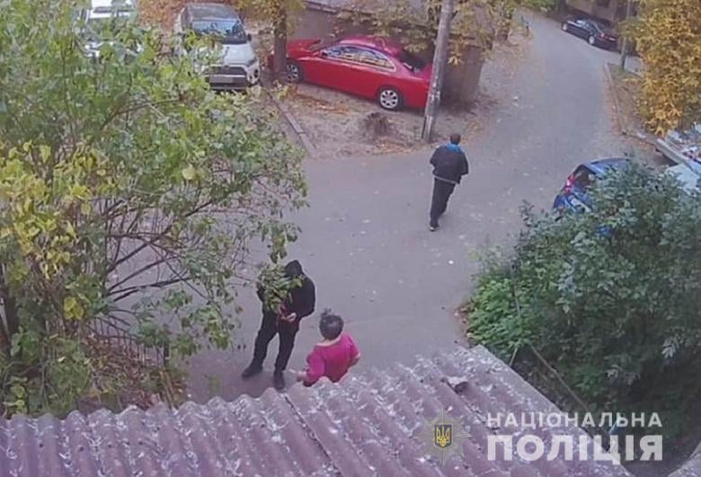 "Врач" обманул бабушку на огромные деньги: как работает схема