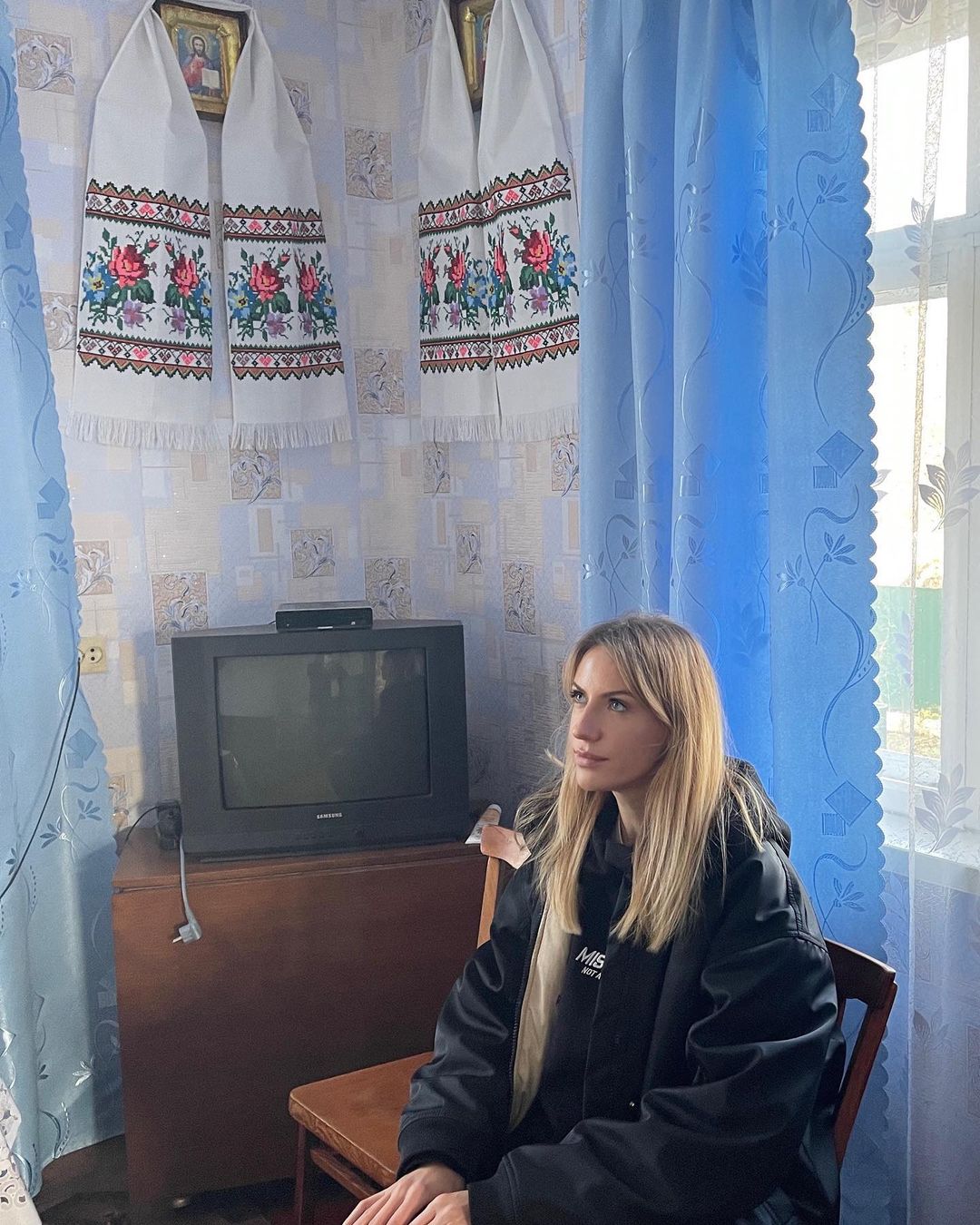 Беременную бабушку хотели расстрелять из-за налога: Леся Никитюк поразила историей семьи и показала дом, в котором росла