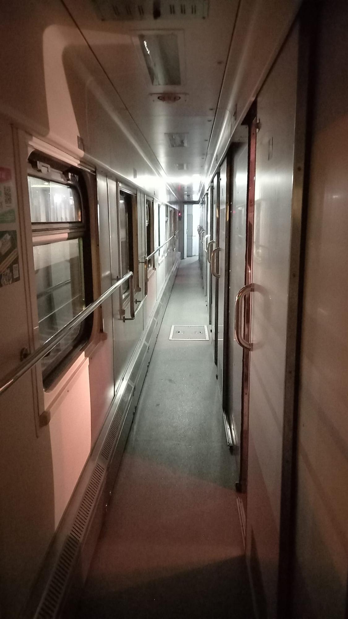 Укрзалізниця в одному з поїздів замінила нові санвузли на старі: "ціна залишилася фірмова"