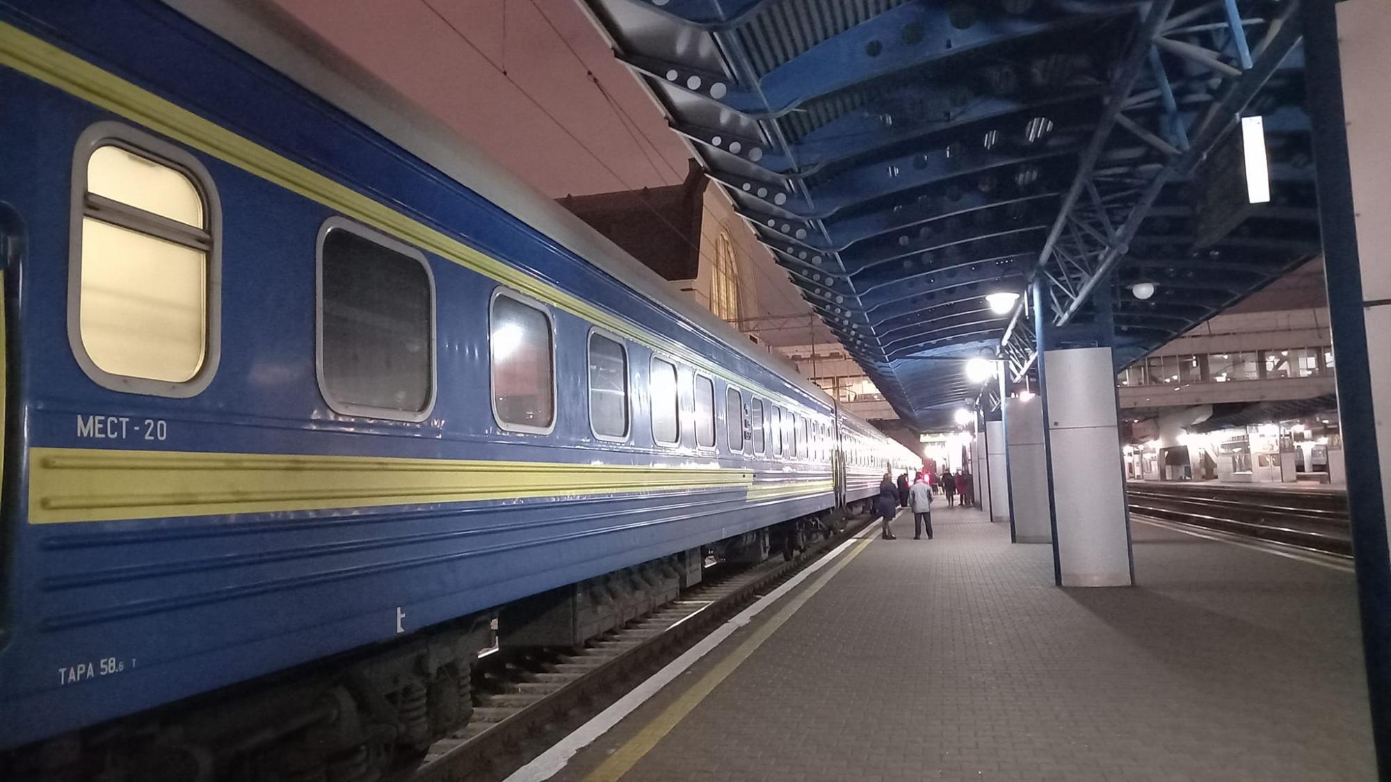 Укрзалізниця в одному з поїздів замінила нові санвузли на старі: "ціна залишилася фірмова"