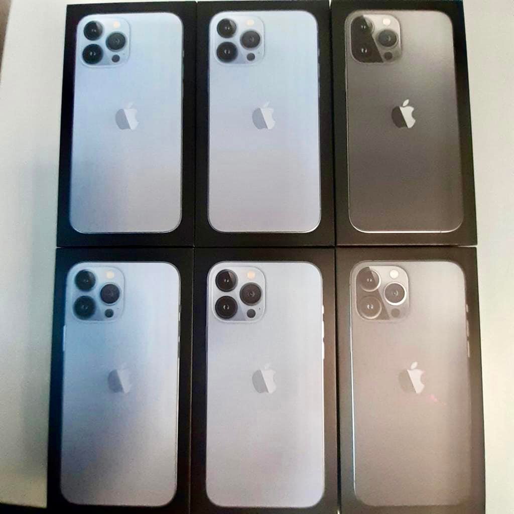 У "Борисполі" спіймали винахідливого українця, який примотав Iphone до себе скотчем (фото)