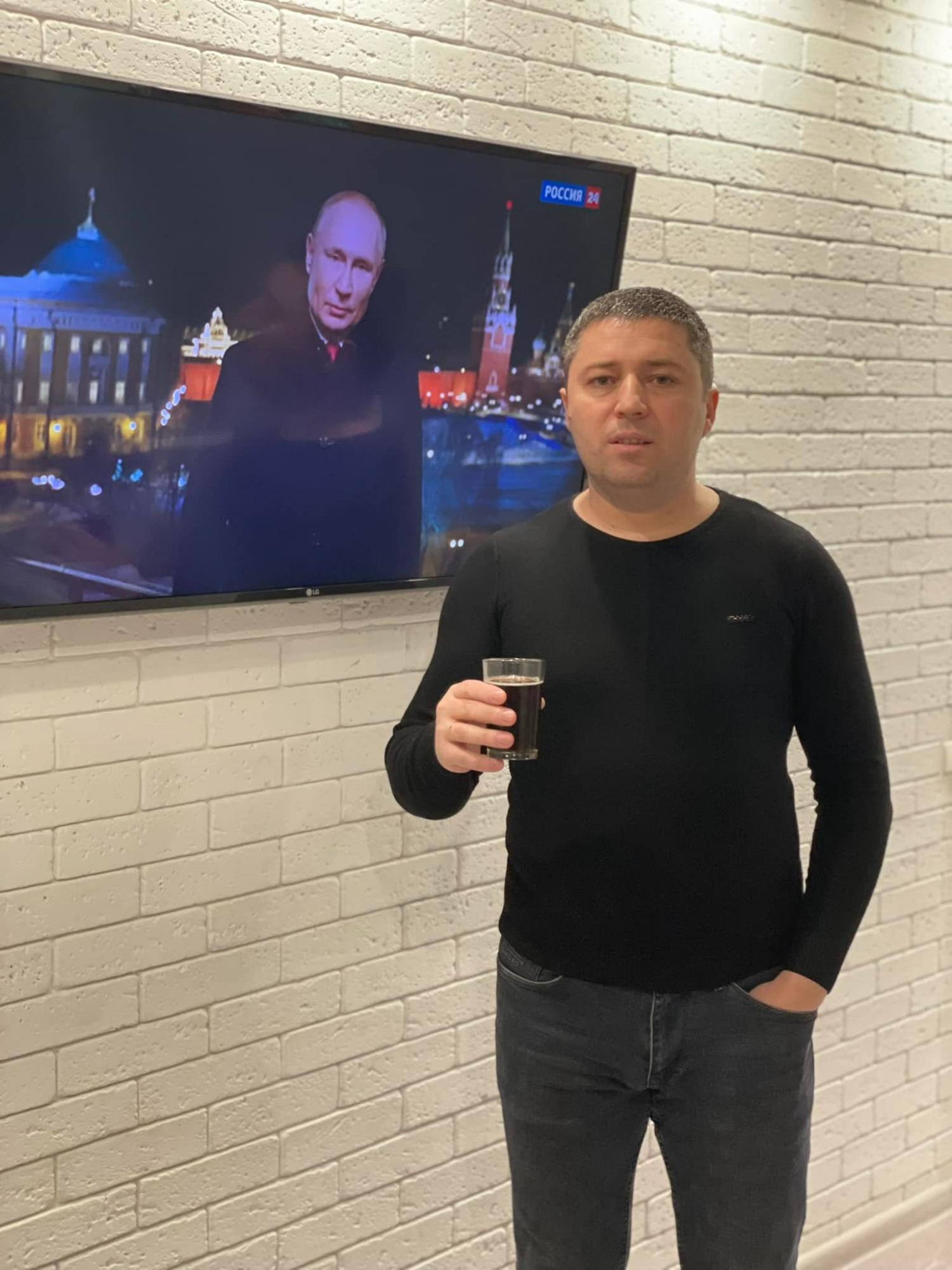Український депутат привітав людей з Новим роком на тлі Путіна