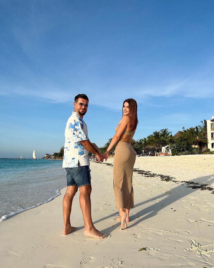 Экс-муж Ани Лорак забрал у нее дочь. Мурат показал фото с повзрослевшей Софией