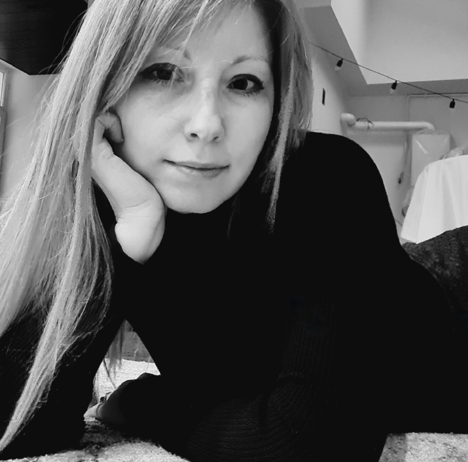 "Вибач, що тебе не вберегли". Літератори згадують загиблу письменницю Вікторію Амеліну