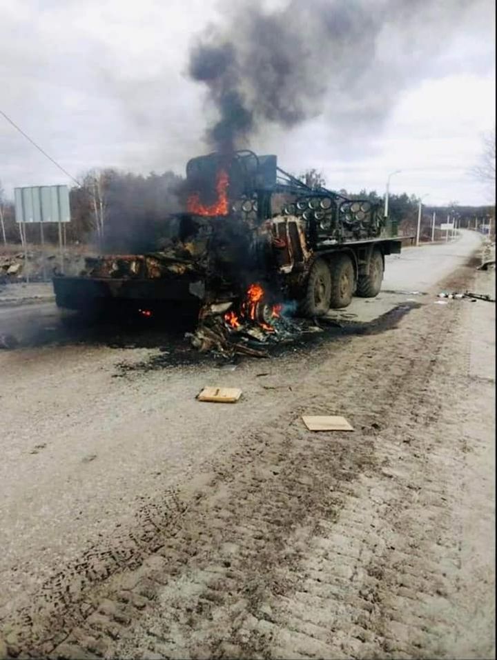 "Добро пожаловать в ад": в Тростянце уничтожили российскую военную технику (фото)