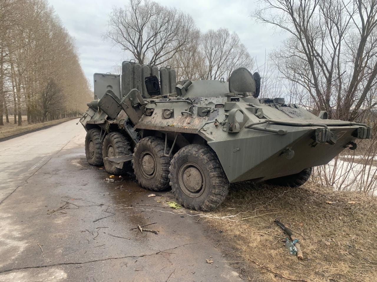 "Добро пожаловать в ад": в Тростянце уничтожили российскую военную технику (фото)