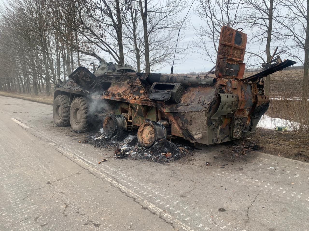 "Добро пожаловать в ад": в Тростянце уничтожили российскую военную технику (фото)