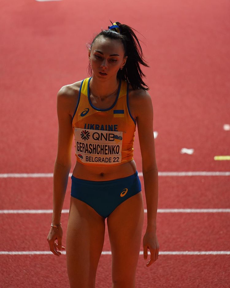 Українську легкоатлетку довели до сліз за кордоном: зупиняли на вулиці та бажали перемоги у війні