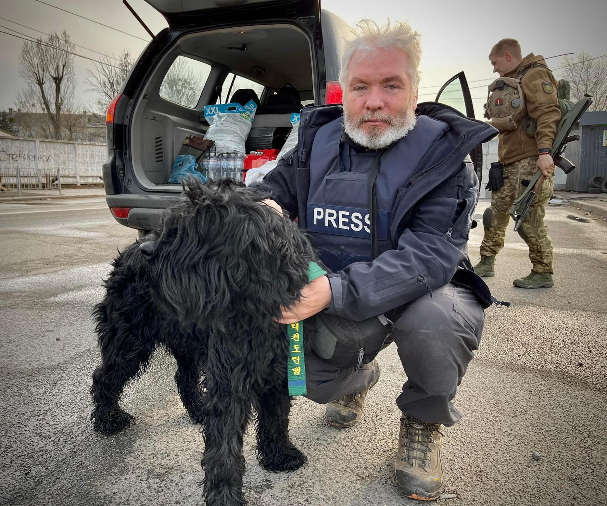 Неймовірна історія собаки з Ірпеня, фото якої облетіло весь світ