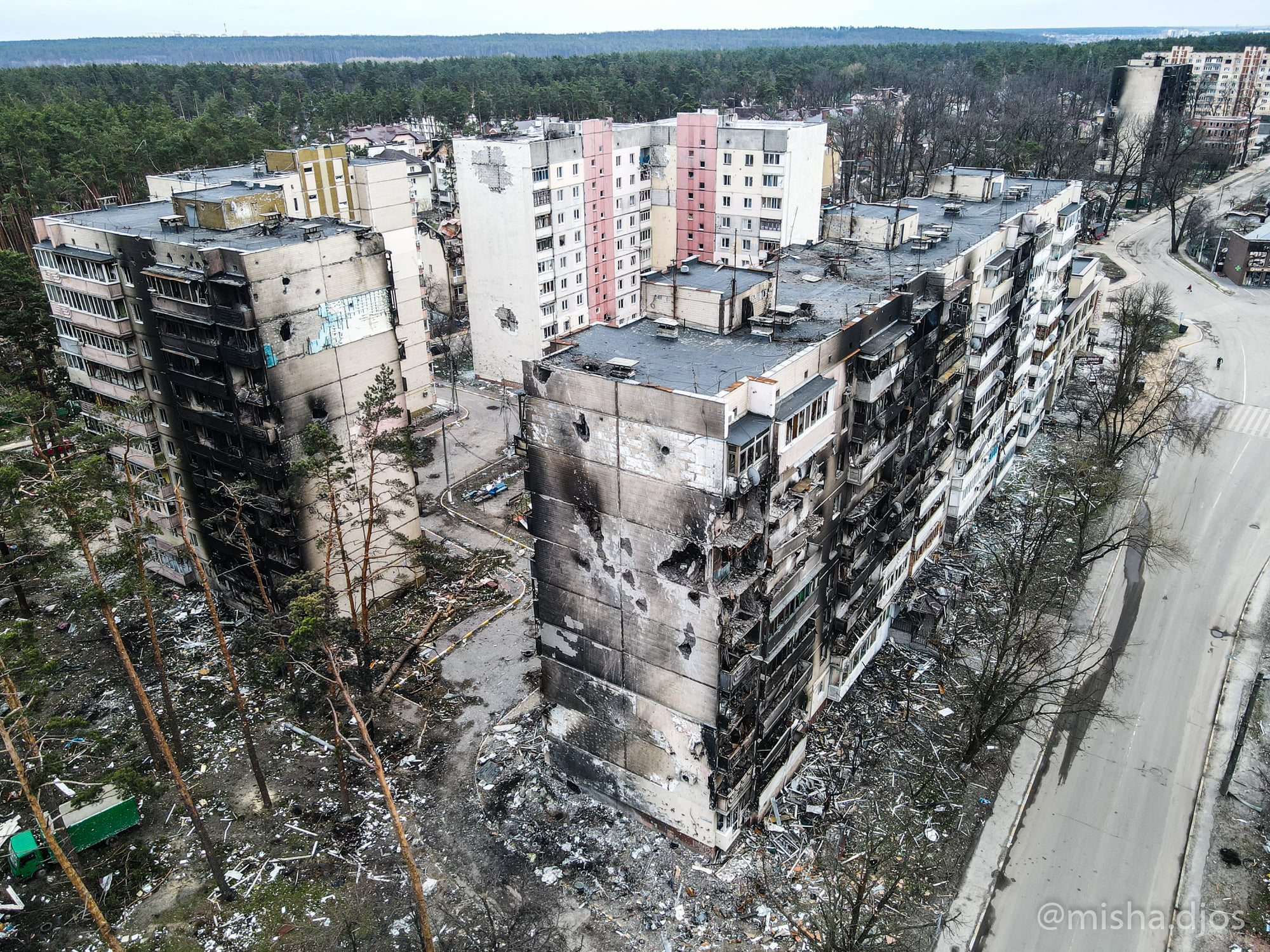 Зруйнований Ірпінь показали з висоти пташиного польоту (фоторепортаж)