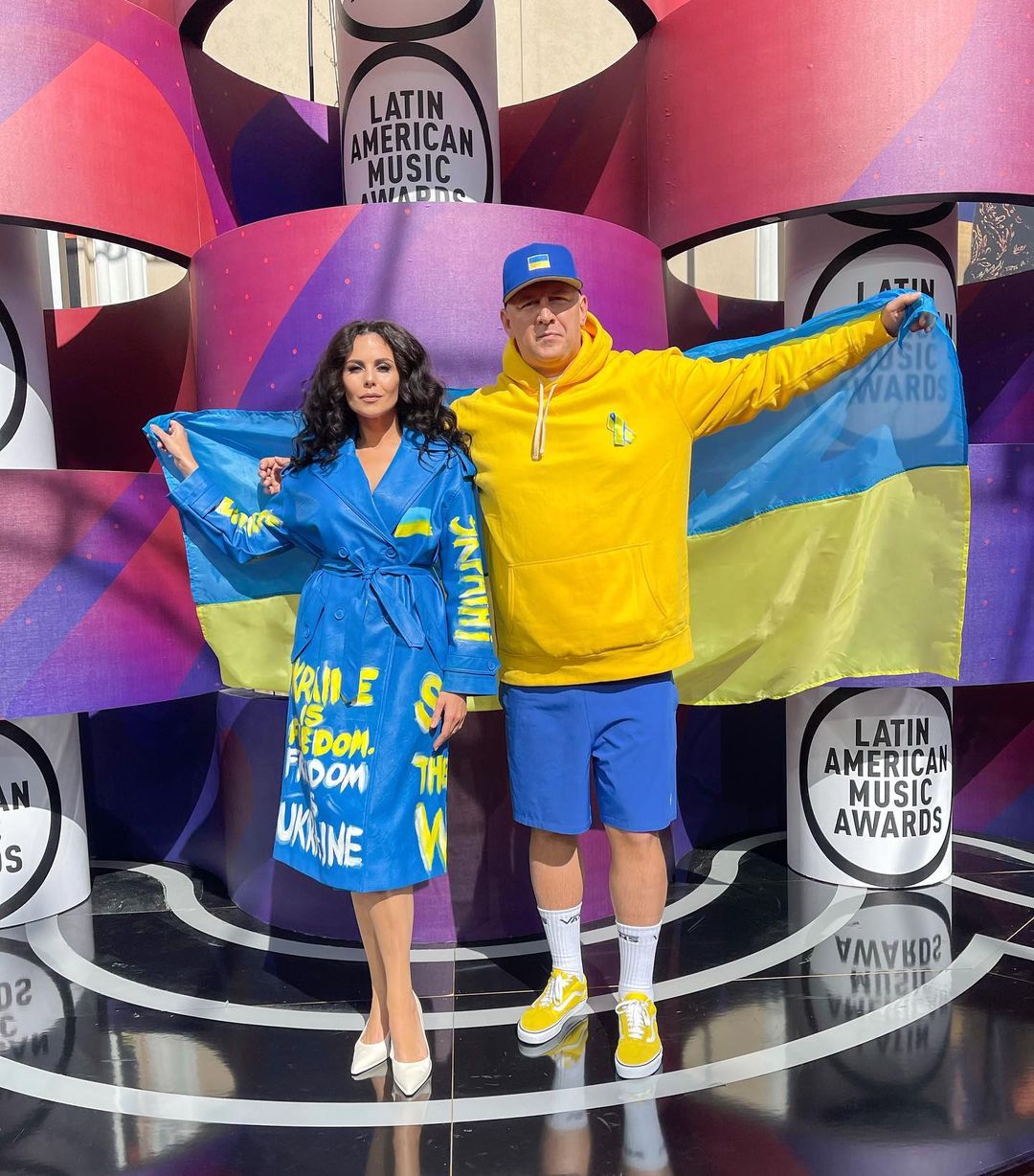 Синьо-жовті серця: неймовірні патріотичні сукні українських зірок, які зачаровують
