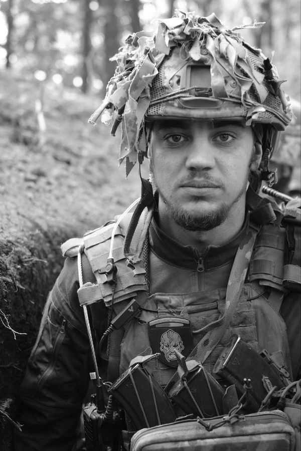 "В їхніх очах і душах ясність": Залужний показав обличчя героїв, на яких тримається Україна