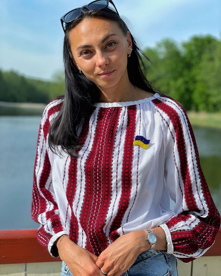 Українську легкоатлетку довели до сліз за кордоном: зупиняли на вулиці та бажали перемоги у війні