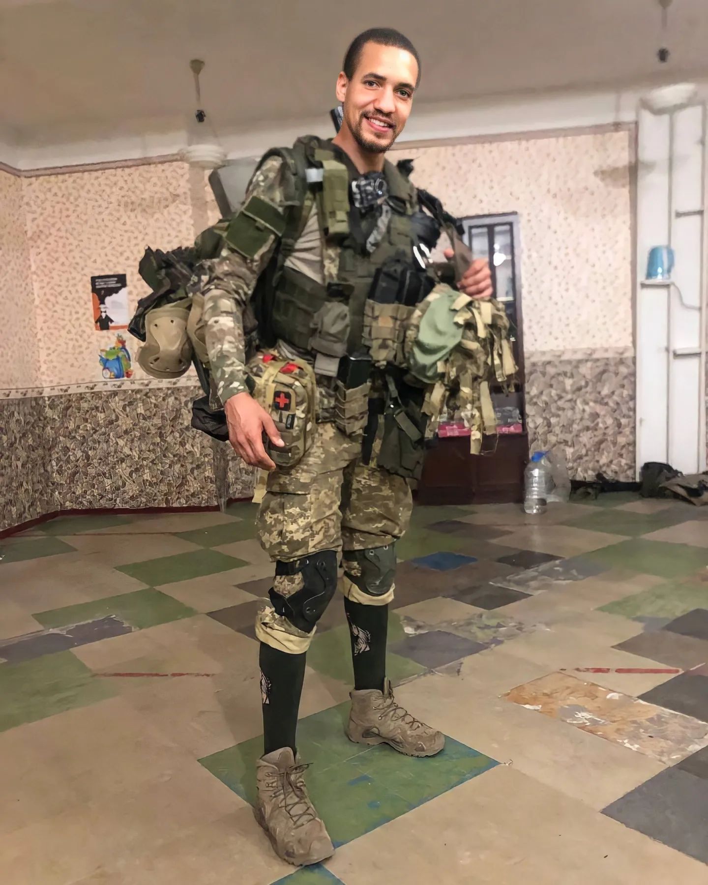 Український актор, який воює на передовій, знову став татом: милі фото доньки