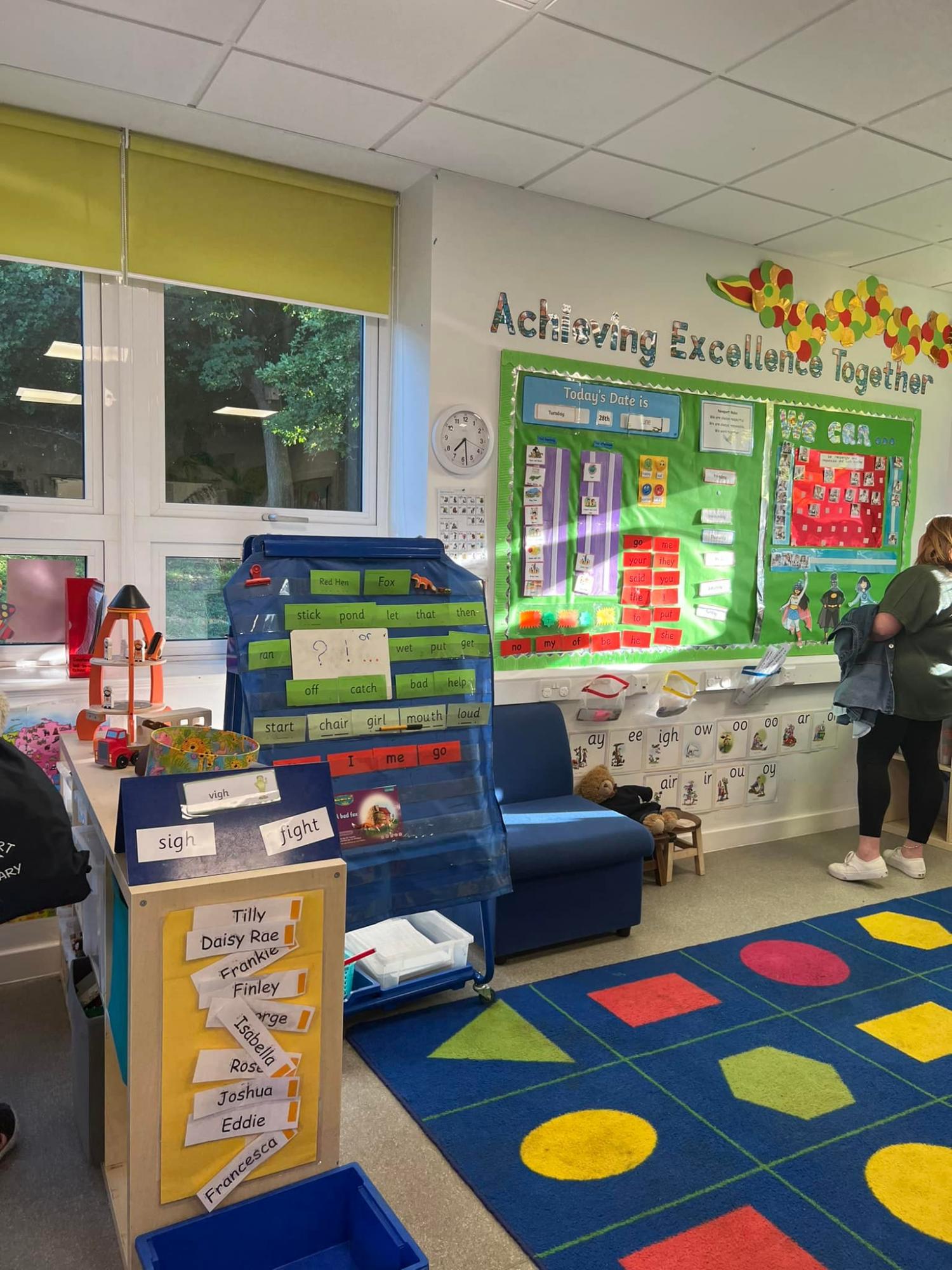 Ремонту років 30, а на штори ніхто не скидається. Як виглядає проста сільська школа у Британії (фото)