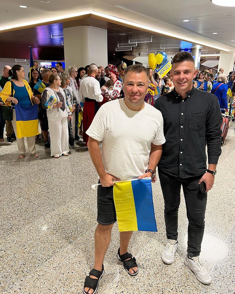 Бойцов ВСУ трогательно встретили в США на бесплатное протезирование: видео довело сеть до слез