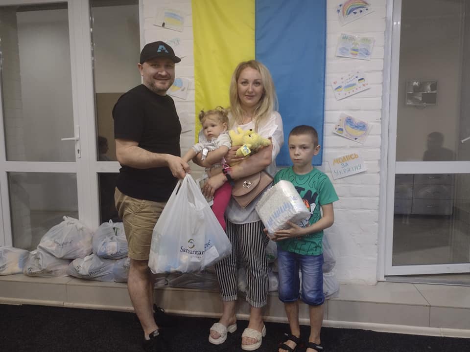 Деяким українцям до Різдва роздадуть продуктові набори: де і як їх отримати