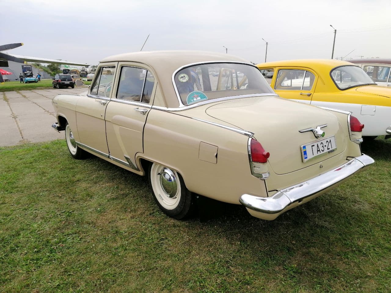 Украинец превратил раритетное советское авто в стильный электрокар: фото "монстра"