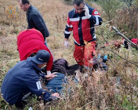 Водій був п'яний: у Карпатах перекинулося авто з туристами, які святкували парубочий вечір