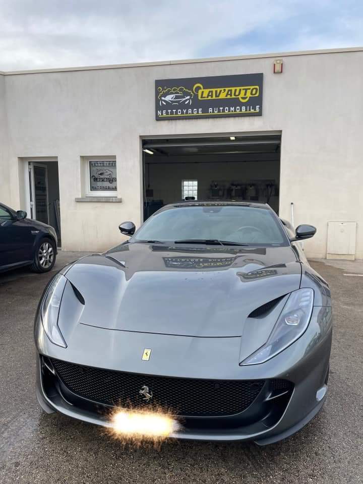 Скандальный нападающий киевского "Динамо" купил Ferrari за полмиллиона евро