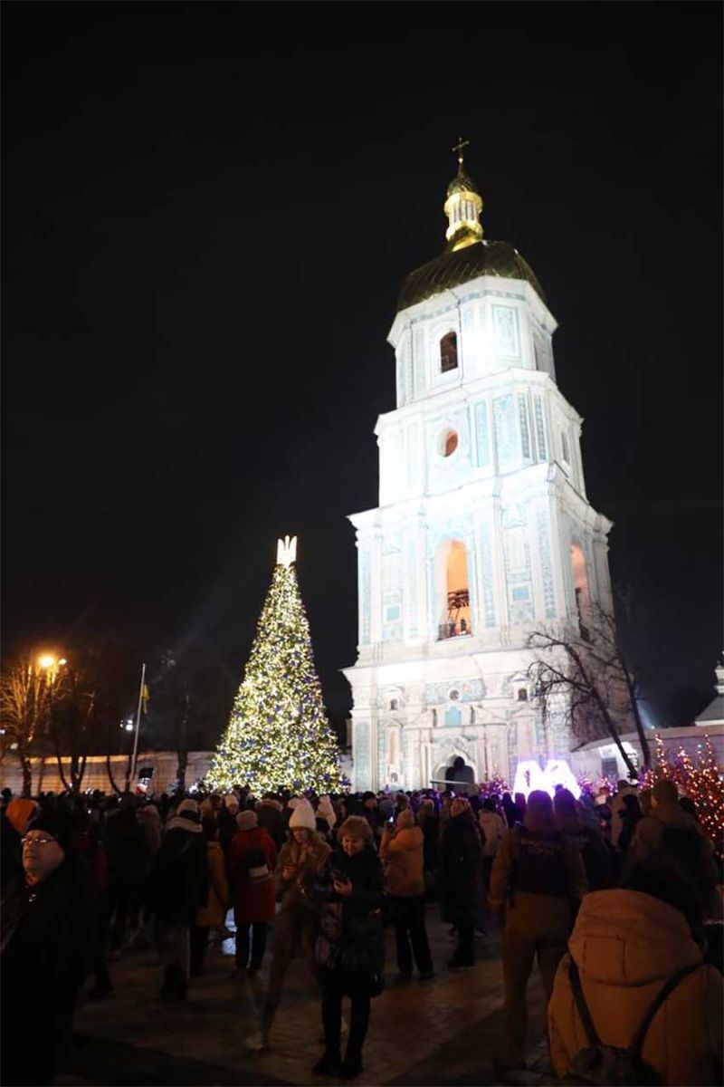 На Софиевской площади в Киеве зажгли главную елку страны (фото и видео)