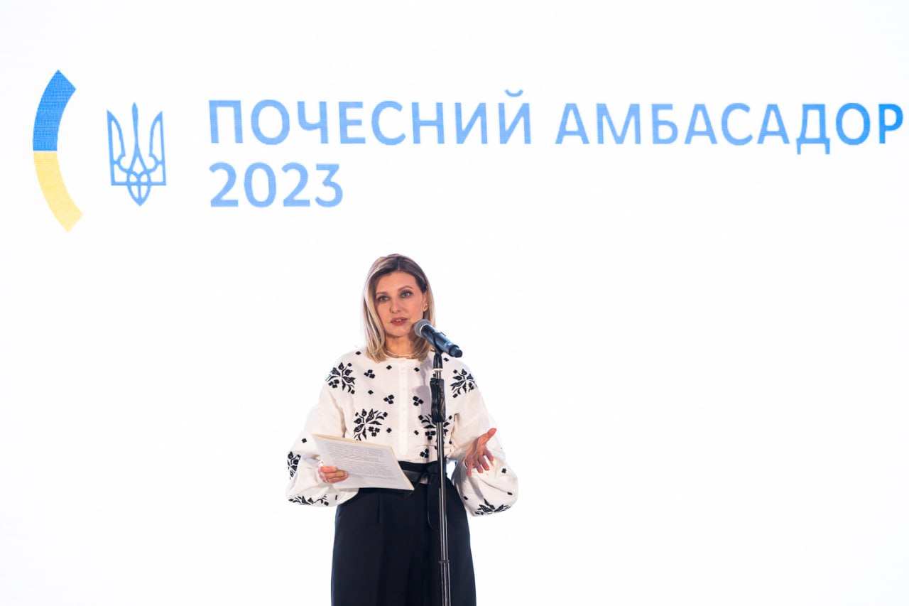 30 лучших образов Елены Зеленской за 2023 год