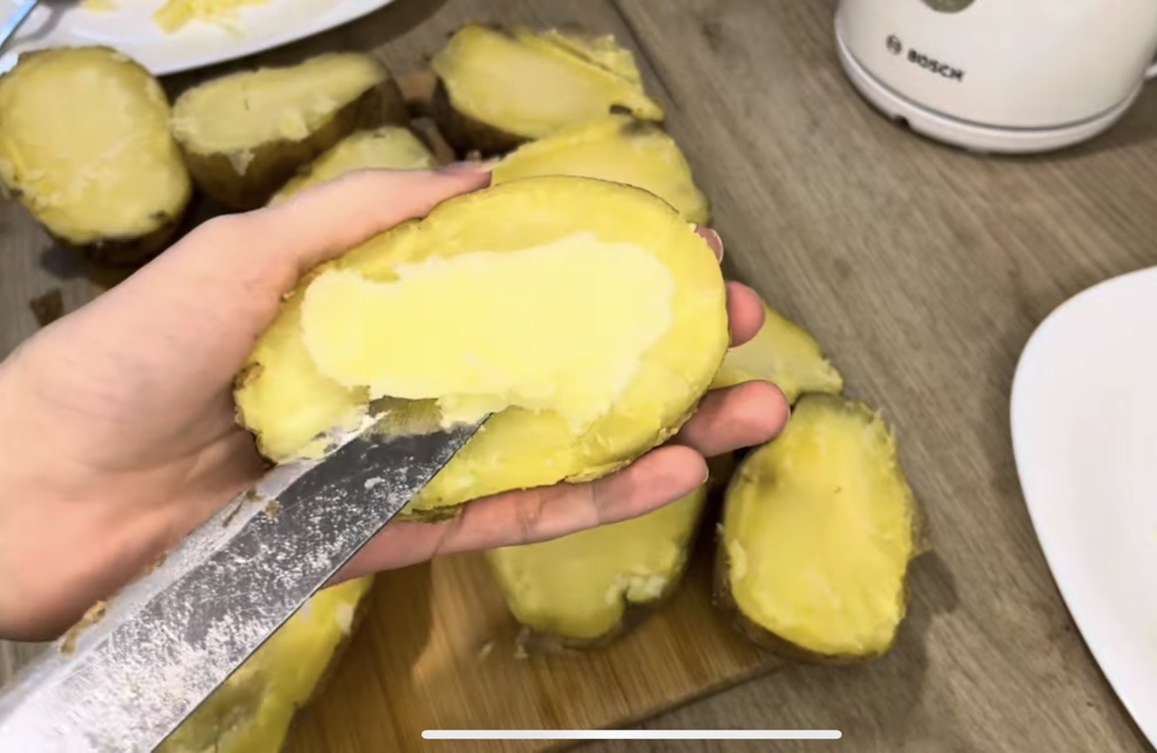 Как приготовить вкусные картофельные "лодочки" с грибами: простой пошаговый рецепт