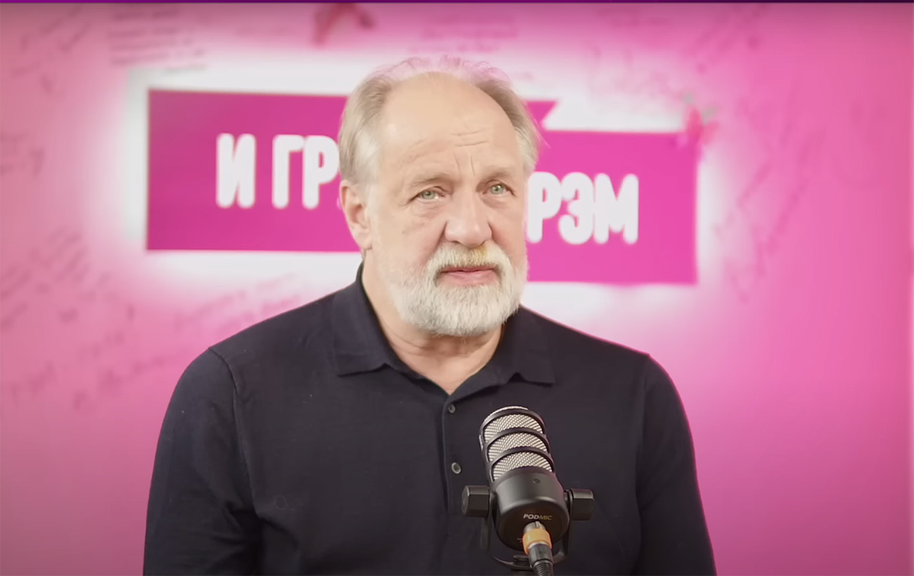 "Испытываю невероятный стыд": звезда сериала "Сваты" осудил войну и сбежал из России