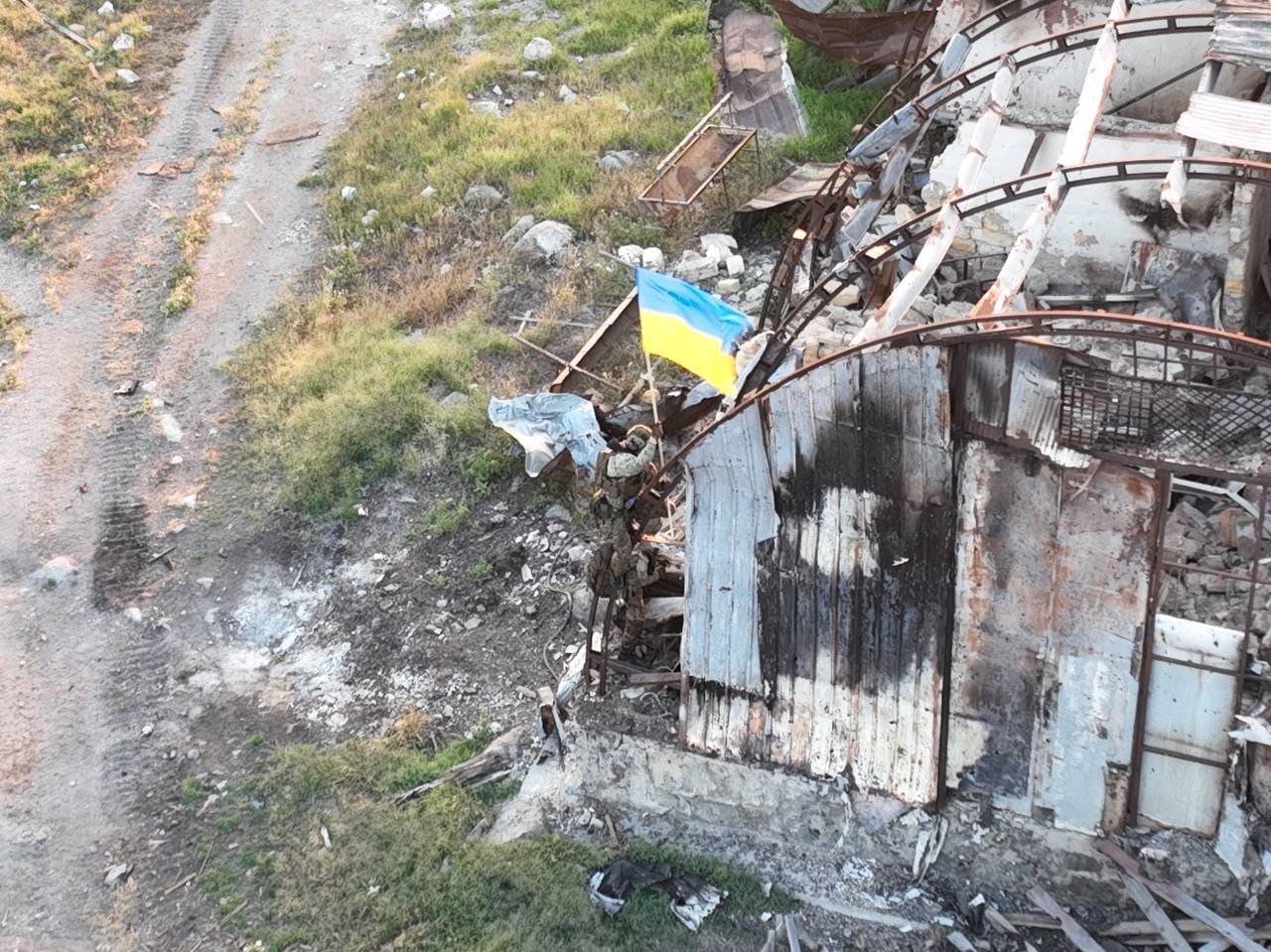 "Підняли прапор на острові, піднімемо і на півострові": відео і фото зі звільненого Зміїного