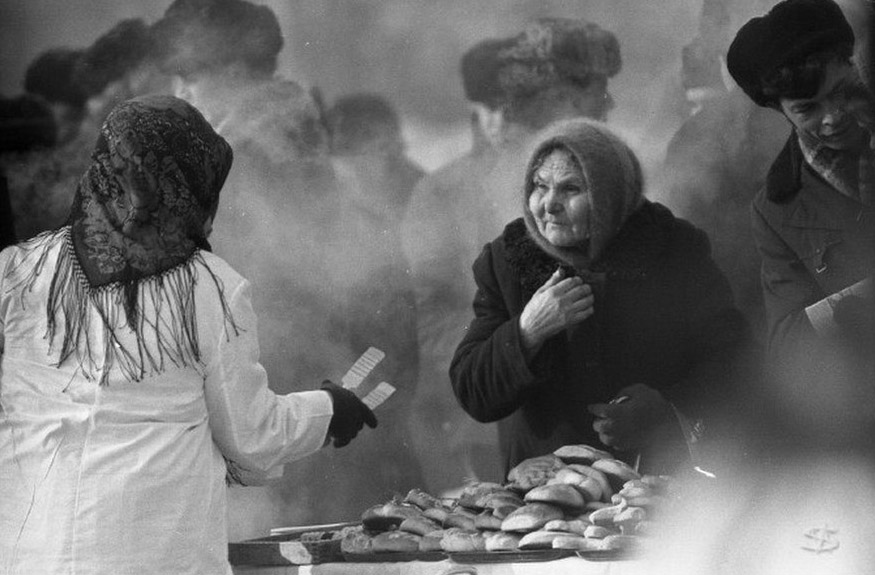 Появились запрещенные фото СССР, которые показывают суровую правду о советских людях