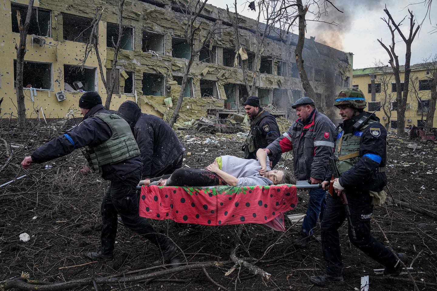 Эти кадры разрушенного Мариуполя должны увидеть во всем мире (фоторепортаж)