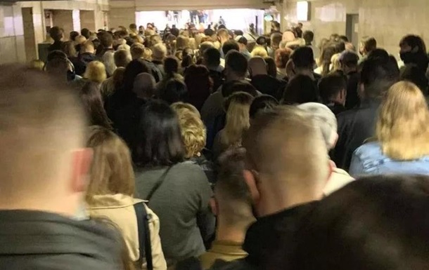 В метро Киева каждый день коллапс на одной из станций: что там происходит