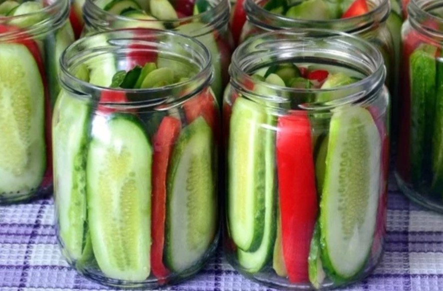 Огірки, гриби, кабачки: найкращі рецепти маринованих смаколиків на зиму