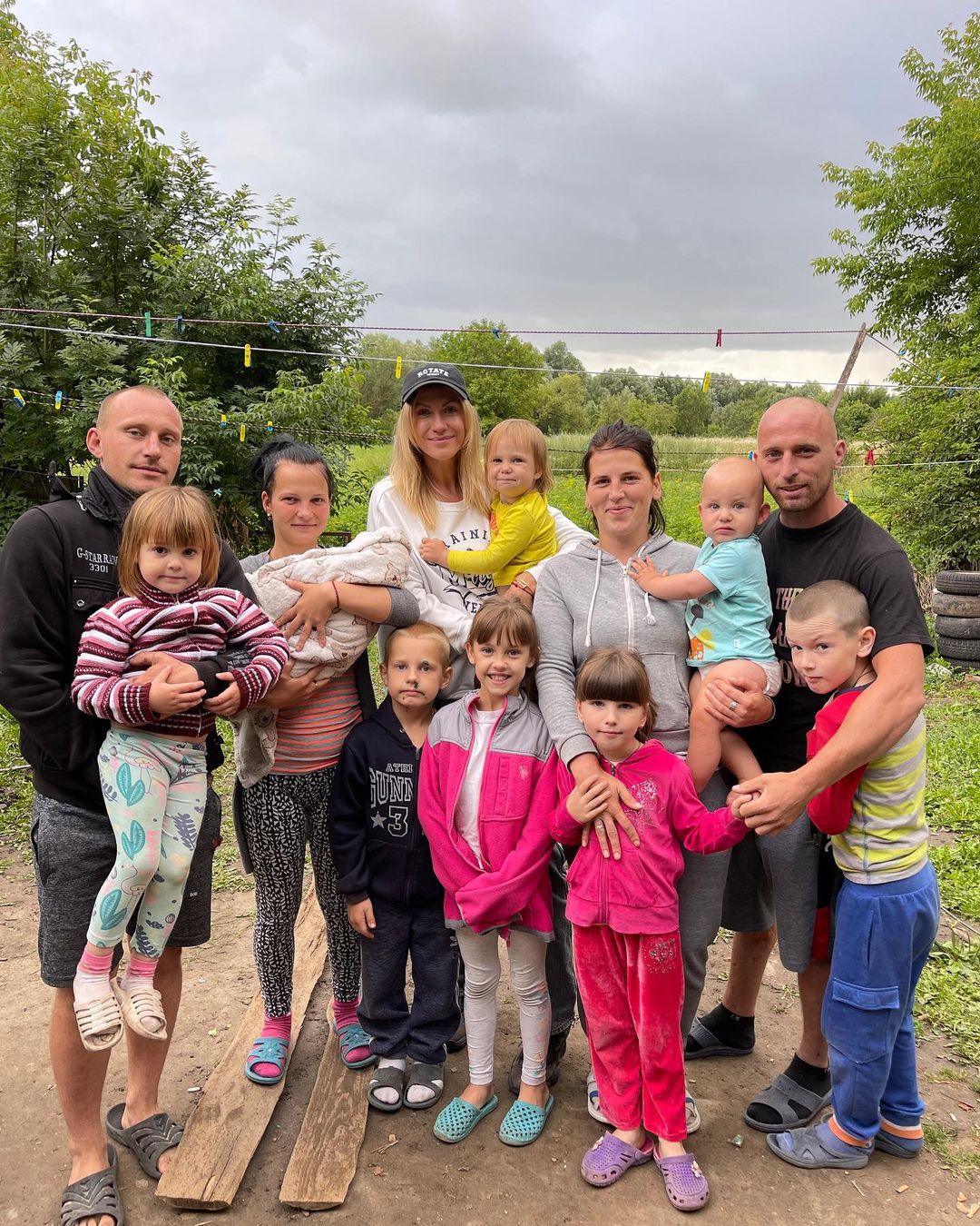 "Як вони турбуються один про одного": Леся Нікітюк поділилася милими фото з дітками-переселенцями