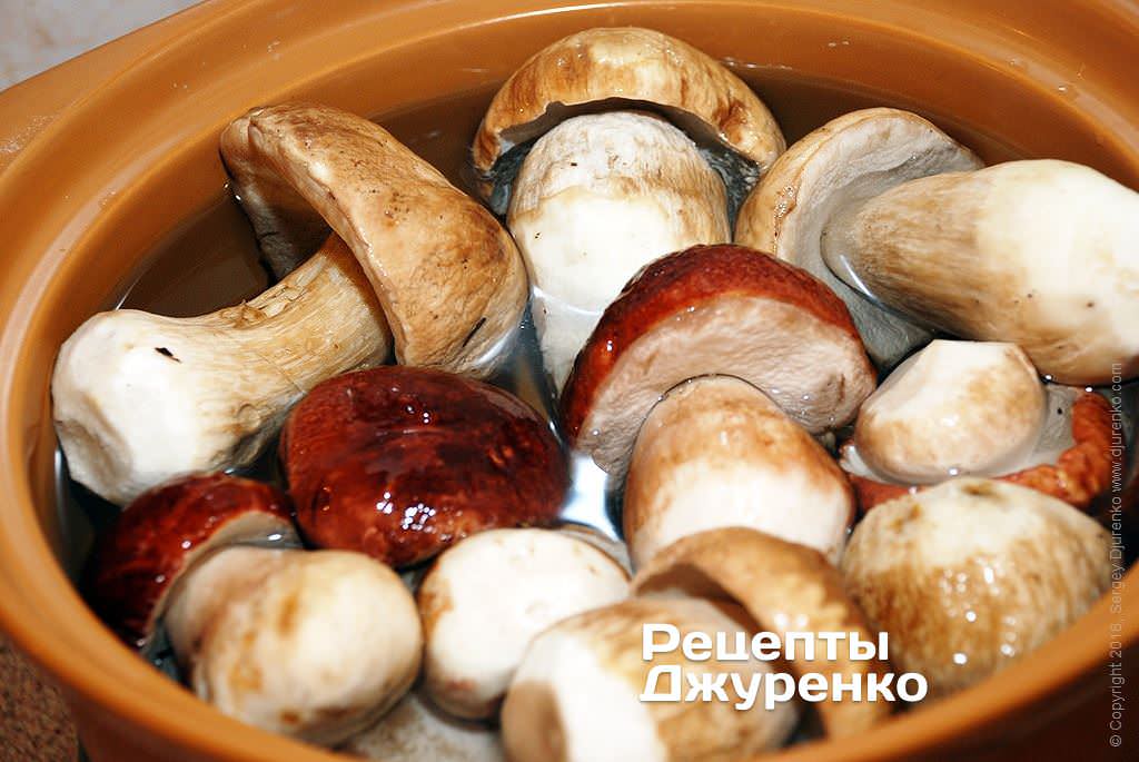 Кулинар поделился быстрым рецептом маринованых грибов: сразу к столу!