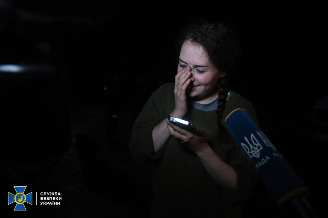 "Найкраща земля у світі": відео з перших хвилин звільнення азовців