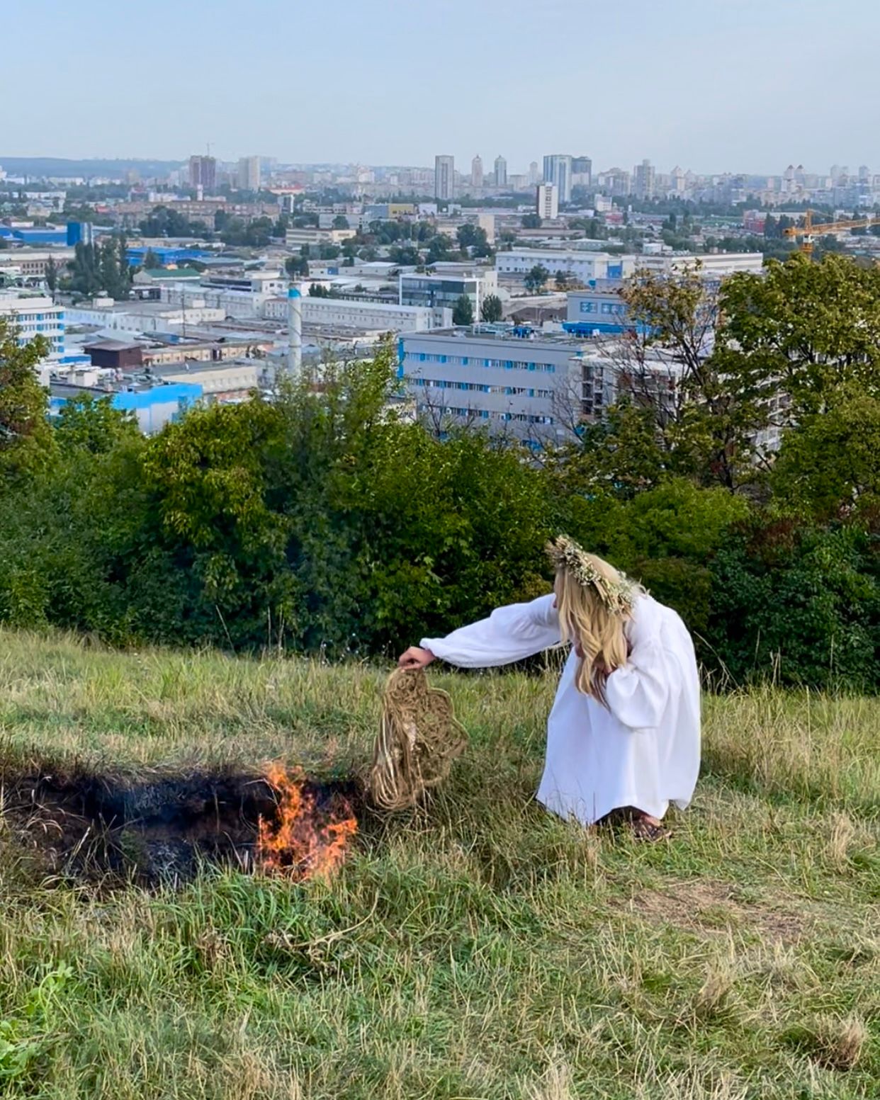 Оля Полякова сожгла свой кокошник. Сделала она это мистическим способом (фото)