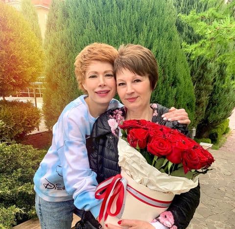 "Боже, як я сумую, мамо…": Олена-Крістіна Лебідь розчулила історією про родину