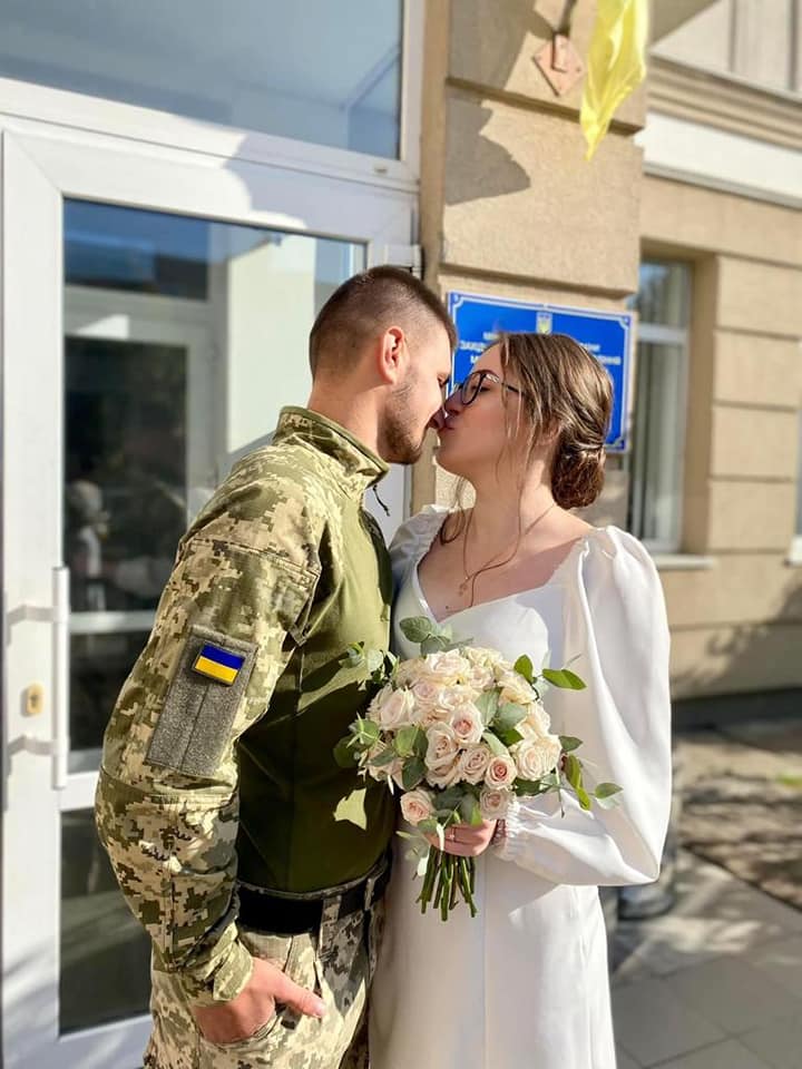 Любовь спасет мир: сколько пар женилось в День защитников и защитниц