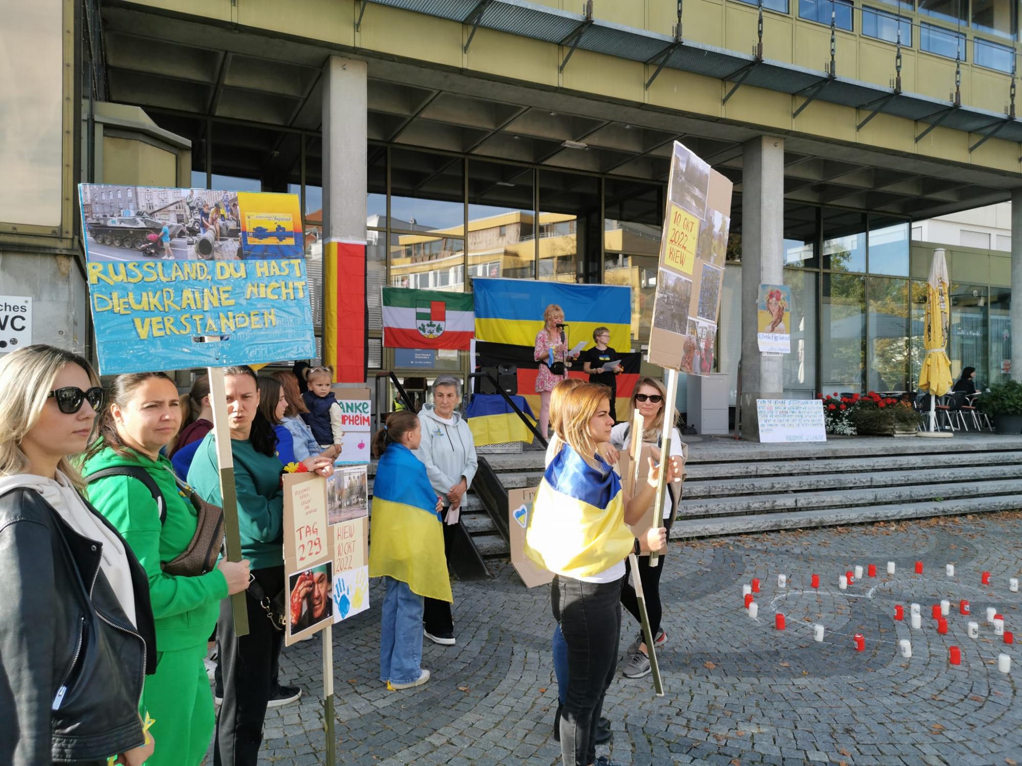В Германии люди вышли в поддержку украинцев и напомнили миру о войне: яркие фото