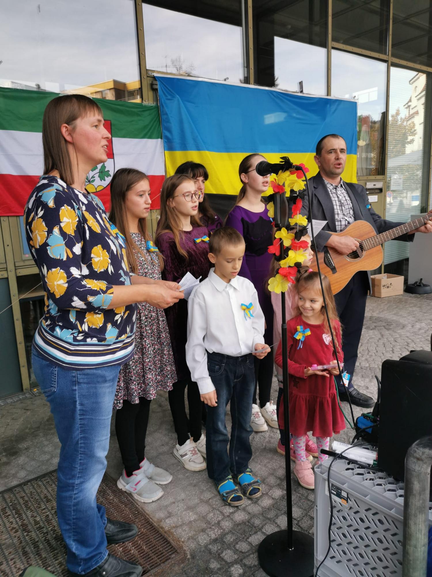 В Германии люди вышли в поддержку украинцев и напомнили миру о войне: яркие фото