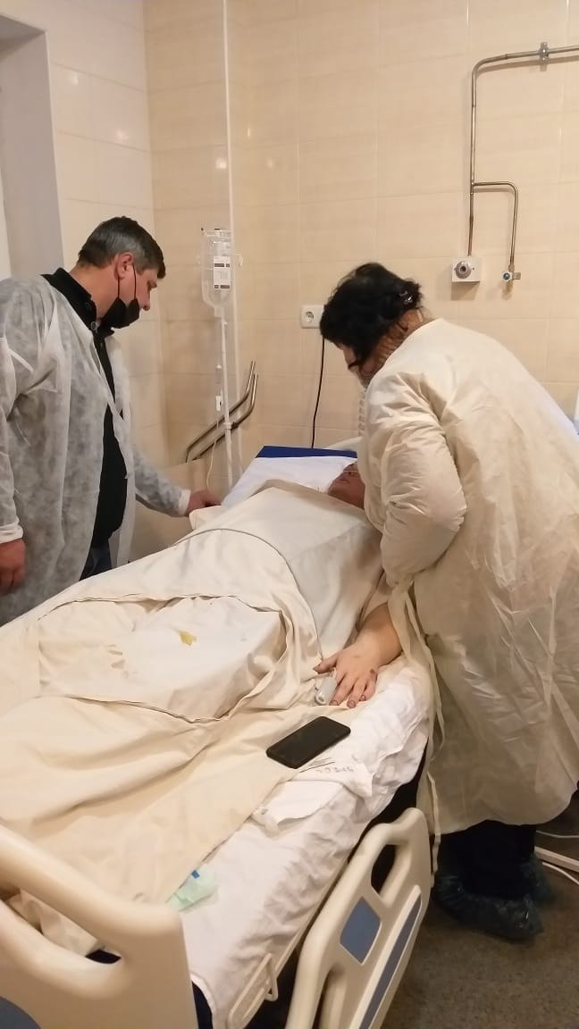 Рідні всю ніч ридали під операційною: у Дніпрі дивом врятували студента з важким пораненням