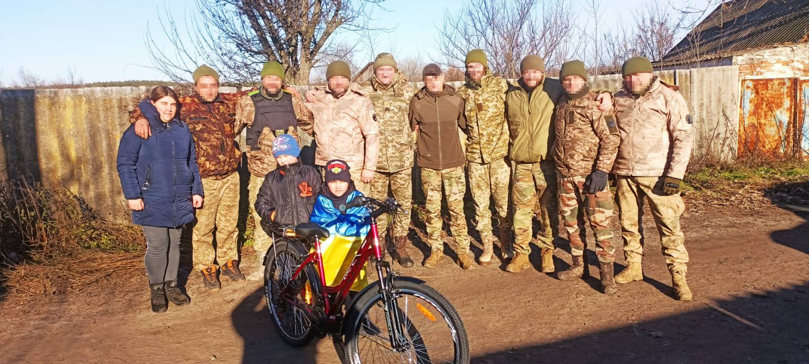 Українські військові допомогли здійснити мрію хлопчика, який пережив окупацію (фото)