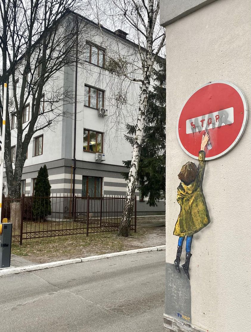 В Буче и Ирпене появились граффити итальянского художника TvBoy, который "посадил" Путина